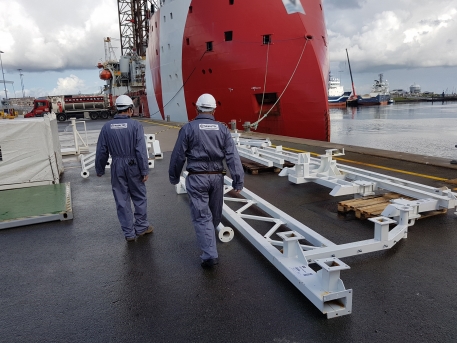 SUBSEA "Sparker Cradle" launch and recovery system
